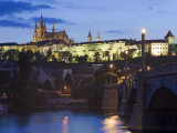 Prague Castle and St Vitus Cathedral at Dusk Photographie par Christopher Groenhout