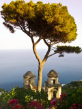 View from the 13th Century Villa Rufolo in Ravello, Amalfi Coast Photographie par Glenn Beanland