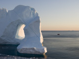 Iceberg from Ilulissat Kangerlua Icefjord with Hole Photographie par Holger Leue