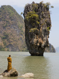 Thai Monk at Ko Phing Kan (James Bond Island) Photographie par Holger Leue