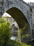 Medieval Fortified Bridge over Fluvia River Photographie par Dennis Johnson