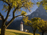 San Valentino Church, on Edge of High Plateau of Alpe Di Siusi Fotografie-Druck von Glenn Van Der Knijff