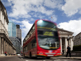 Double-Decker Bus in Threadneedle Street, Centre of the Finacial District Photographie par Huw Jones
