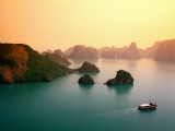 Overhea of Some of Bay's 3000 Limestone Islands Seen from Rotunda on Summit of Titop Island Photographie par Mark Daffey