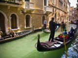 Gondola on Canal in San Marco Photographie par Glenn Beanland