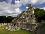 Ruins of Edificio De Cinco Pisos at Mayan Archaeological Site Photographie par Doug McKinlay