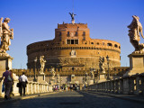 Statues on Ponte Sant'Angelo Leading to Castel Sant'Angelo Photographie par Glenn Beanland