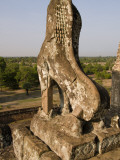 Stone Lion at Pre Rup, State Temple of Rajendravarman Photographie par Grant Dixon