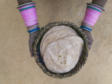 Overhead of Woman Holding a Bakset of Chapatis Photographie par Keren Su