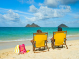 Couple Relaxing on Beach at Lanikai on Windward Side of Oahu Fotografie-Druck von Ann Cecil