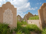 Memorial Tombstones Commemorating the First Chemical Attack on the Kurds in 1988 Fotografie-Druck von Stephane Victor