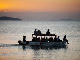 Tourist Boat at Sunset on Lake Malawi, Cape Maclear Photographie par Ariadne Van Zandbergen