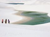 Tourists at Lencois National Park Photographie par Viviane Ponti