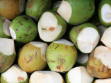 Coconuts for Sale in Little India Fotoprint van Paul Kennedy