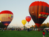 Hot-Air Balloon Festival at Old Parliament House Lámina fotográfica por Simon Foale