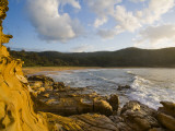 Hawksbury Sandstone in Foreground at Maitland Bay Photographie par Manfred Gottschalk