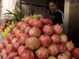 Pomegranates and Pomegranate Juice Vendor Photographic Print by Simon Foale