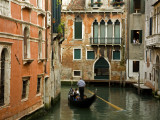 Gondola on Canal in San Marco District Photographie par Richard Cummins