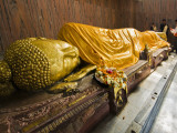 Pilgrims Placing Scarves on 6M Recumbent Statue of Dying Buddha in Parinivarna Temple Photographie par Tim Makins