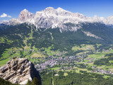Mountain-Top View of Cortina D'Ampezzo and Peak of Tofana Fotografisk trykk av Andrew Bain Mountain-Top View of Cortina D'Ampezzo and Peak of Tofana Fotografisk trykk av Andrew Bain