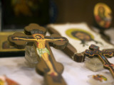 Cross and Other Christian Items for Sale in Christian Quarter of Old City Photographie par Brian Cruickshank