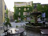 Place De La Fontaine in the Hilltop Village of Saignon Photographie par Barbara Van Zanten