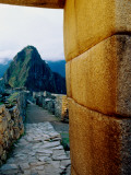 Huayna Picchu from Ruins Photographie par Ryan Fox