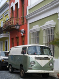 Old Volkswagen Combi Outside Colourful Colonial Houses in Old San Juan Fotografie-Druck von Rachel Lewis
