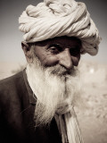 Portrait of Old Man from Khuri Village Photographie par April Maciborka
