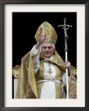 Pope Benedict Xvi Delivers His ''Urbi Et Orbi'' Message Framed Photographic Print