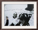 Fans Sign Tribute Wall to Michael Jackson outside the Staples Center, Los Angeles, July 7, 2009 Framed Photographic Print