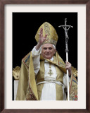 Pope Benedict Xvi Delivers His ''Urbi Et Orbi'' Message Framed Photographic Print