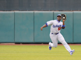 Los Angeles Dodgers v San Francisco Giants, SCOTTSDALE, AZ - FEBRUARY 26: Trayvon Robinson Photographic Print by Rob Tringali