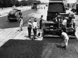 Road Construction Workers Using Machine To Lay New Asphalt on Road Photographie par H. Armstrong Roberts