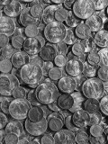 Pile of Various Old Silver Coins, Close-Up Lámina fotográfica por H. Armstrong Roberts Pile of Various Old Silver Coins, Close-Up Lámina fotográfica por H. Armstrong Roberts