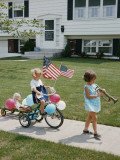 Girls With Tricycle Lámina fotográfica por H. Armstrong Roberts