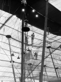 Flying Trapeze Photographie par H. Armstrong Roberts
