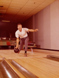 Man Bowling Photographie par H. Armstrong Roberts