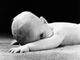 Baby Peeking Photographie par H. Armstrong Roberts