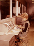Woman Typing Photographie par H. Armstrong Roberts