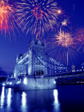 Fireworks Over the Tower Bridge, London, Great Britain, UK Photographie par Jim Zuckerman