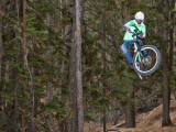 Mountain Biker on Malice in Plunderland Trail, Spencer Mountain, Whitefish, Montana, USA Lámina fotográfica por Chuck Haney Mountain Biker on Malice in Plunderland Trail, Spencer Mountain, Whitefish, Montana, USA Lámina fotográfica por Chuck Haney