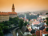 View of the Cesky Krumlov Castle Seen Across the Town, Cesky Krumlov, Czech Republic Fotografie-Druck von Dennis Flaherty