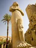 Colossus of Ramses Ii and a Favorite Daughter in Karnak Temple, Luxor, Egypt Fotografisk trykk av Dave Bartruff Colossus of Ramses Ii and a Favorite Daughter in Karnak Temple, Luxor, Egypt Fotografisk trykk av Dave Bartruff