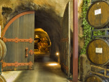Oak Barrels Stacked Outside of Open Door To Aging Caves at Ironstone Winery, California, USA Lámina fotográfica por Janis Miglavs Oak Barrels Stacked Outside of Open Door To Aging Caves at Ironstone Winery, California, USA Lámina fotográfica por Janis Miglavs