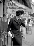 Marie-Hélène and the Goldfish, 1957 Poster von Georges Dambier