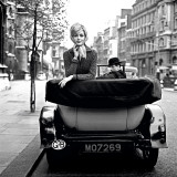 Lucinda in London, 1959 Affiches par Georges Dambier