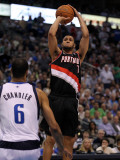 Portland Trail Blazers v Dallas Mavericks - Game Five, Dallas, TX - April 25: Brandon Roy and Tyson Photographic Print