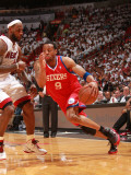 Philadelphia 76ers v Miami Heat - Game Two, Miami, FL- April 18: Andre Iguodala and LeBron James Lámina fotográfica Philadelphia 76ers v Miami Heat - Game Two, Miami, FL- April 18: Andre Iguodala and LeBron James Lámina fotográfica