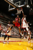Philadelphia 76ers v Miami Heat - Game One, Miami, FL - April 18: Andre Iguodala and Joel Anthony Lámina fotográfica Philadelphia 76ers v Miami Heat - Game One, Miami, FL - April 18: Andre Iguodala and Joel Anthony Lámina fotográfica